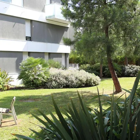 Studio Moderne 4 Pers Au Centre De Avec Terrasse Et Garage, Proche Plage Et Commerces - Fr-1-245-162 Apartment